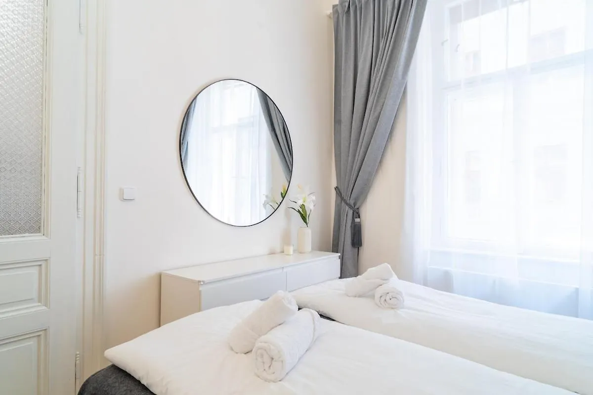 Crystal Apartment In Center Of プラハ チェコ