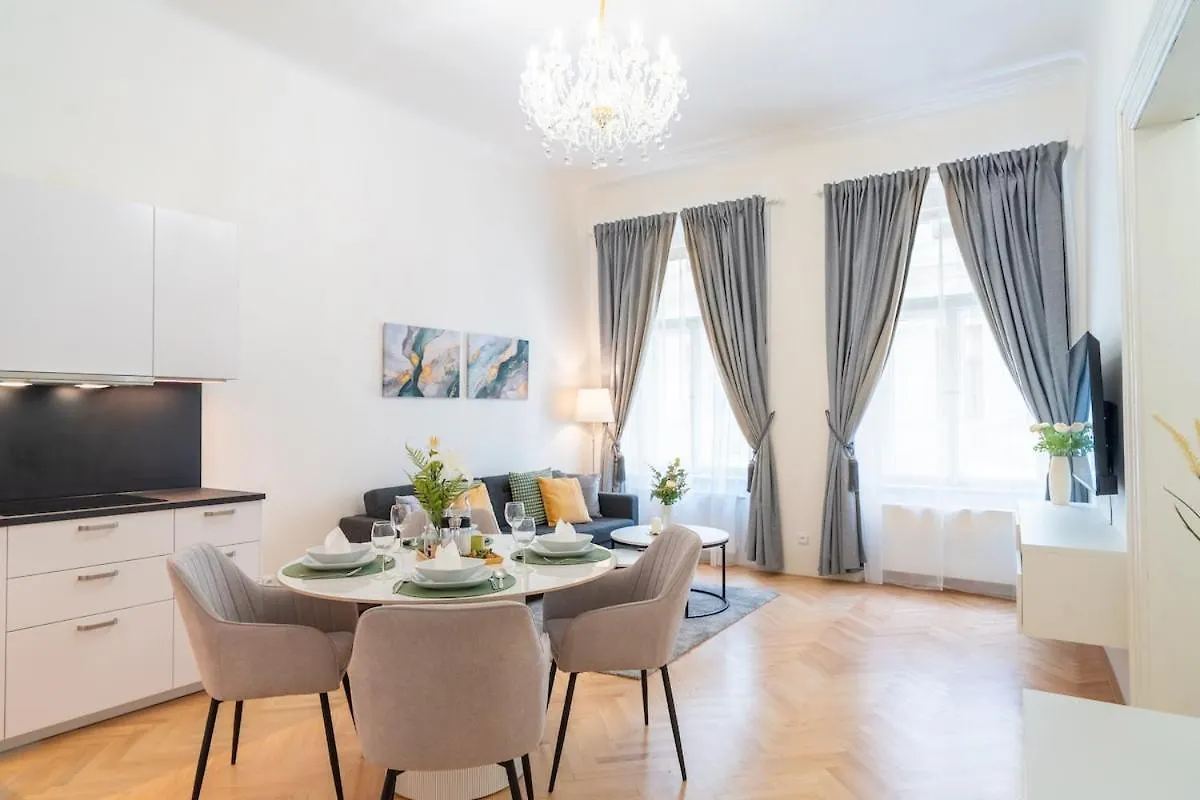 Crystal Apartment In Center Of Praga República Checa