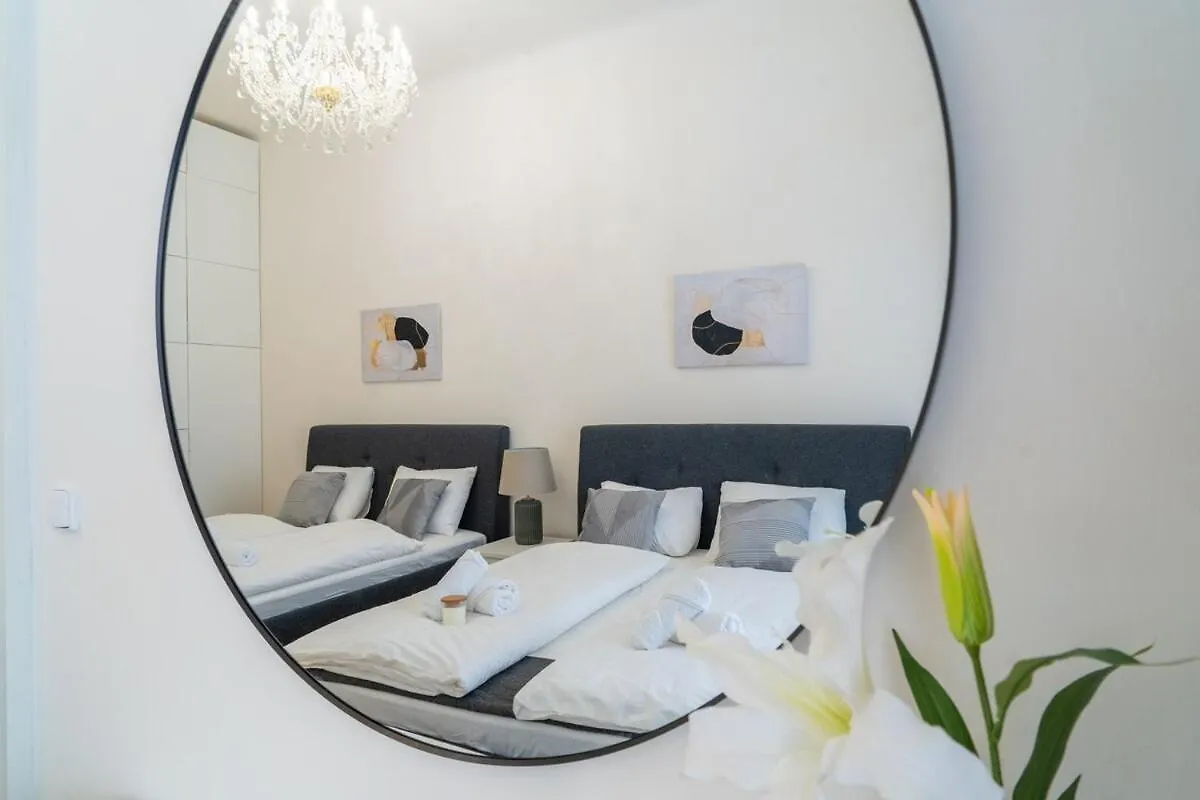 Crystal Apartment In Center Of Praga